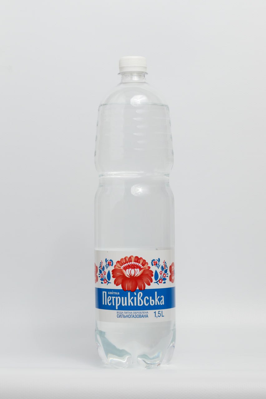 Вода питна артезіанська ПЕТРИКІВСЬКА КВІТКА сильногазована 1,5 л.